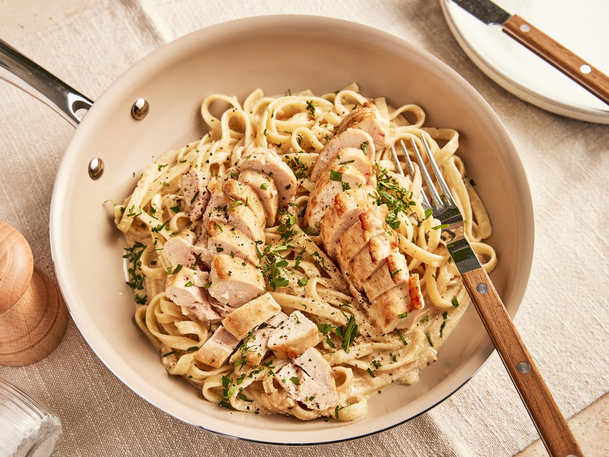 Creamy Garlic Chicken Pasta Recipe: An Easy 30-Minute Dinner